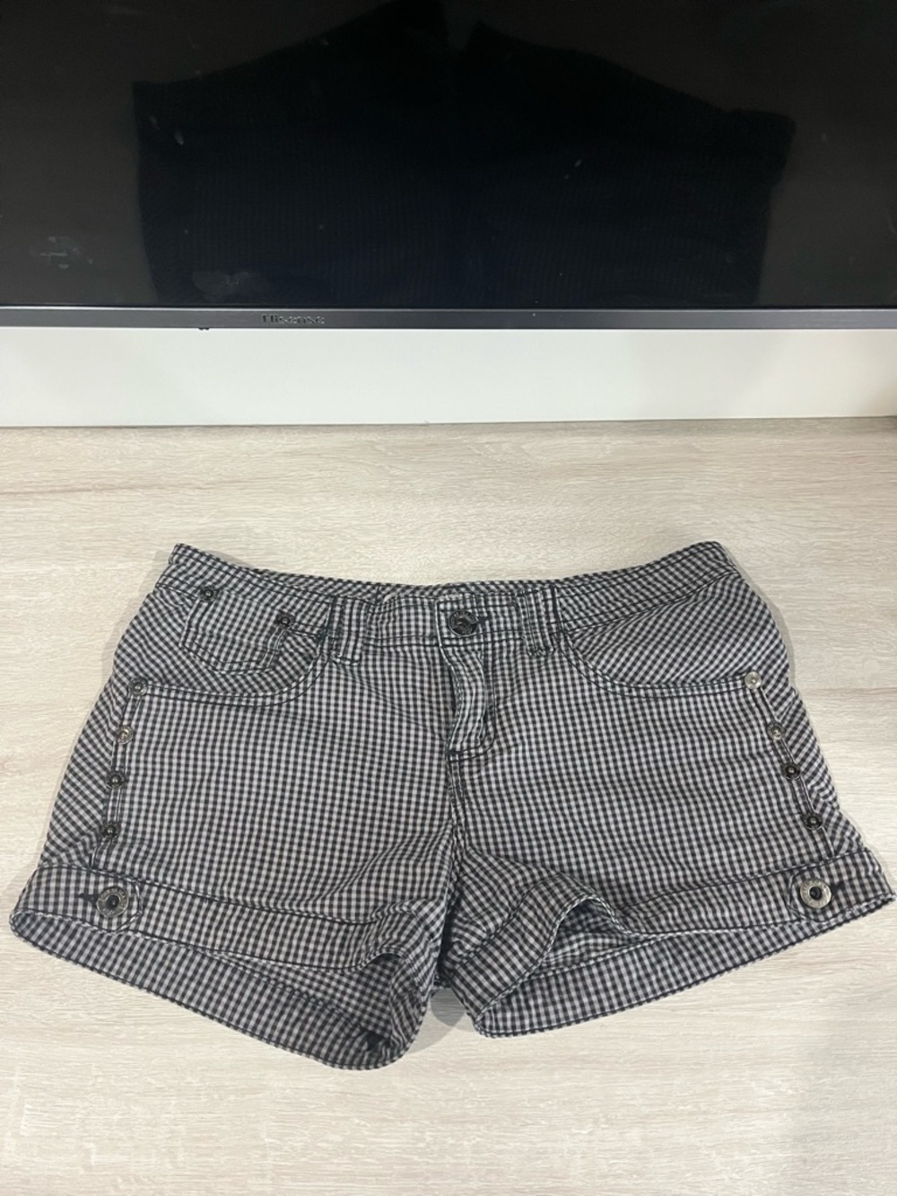 Guess Los Angeles Checkered Shorts 27 Y2K Low Rise Stretch Mini